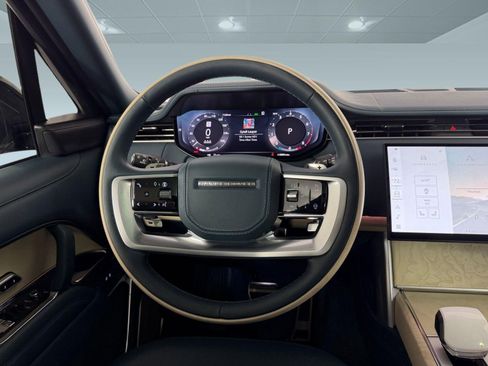 Used 2025 Land Rover Range Rover SV AWD/4WD image 16
