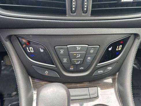 Used 2019 Buick Envision Essence AWD/4WD image 28