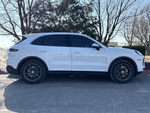 Used 2024 Porsche Cayenne image 2