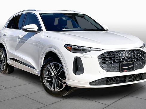 Certified 2025 Audi Q5 Premium w/ Convenience Package image 2