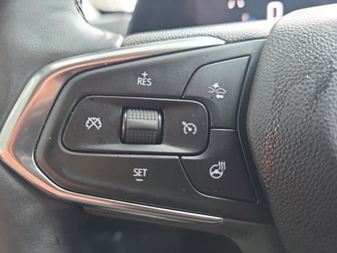 Used 2025 Chevrolet Trax LT w/ LT Convenience Package image 23