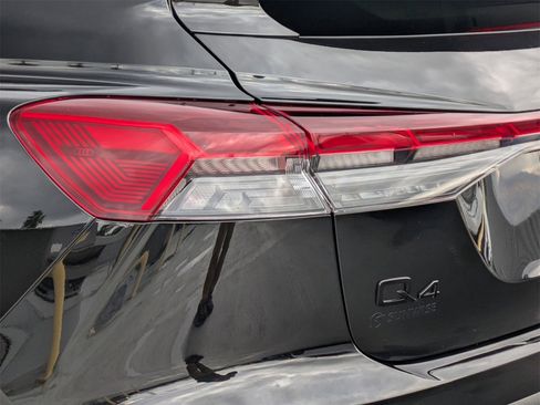 Used 2025 Audi Q4 e-tron Premium Plus w/ Premium Plus image 18