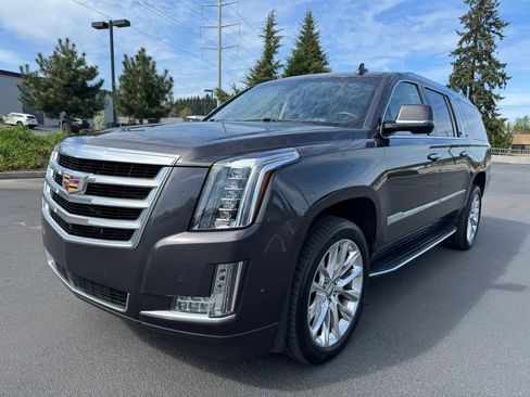 Used 2018 Cadillac Escalade ESV Premium Luxury image 4