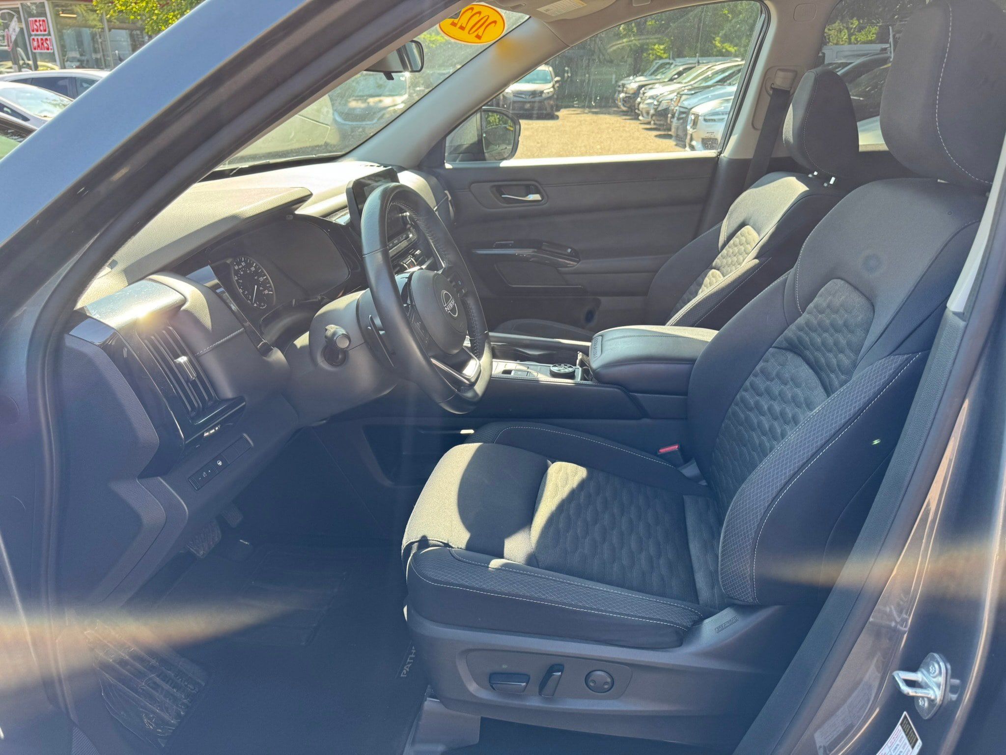 Used 2022 Nissan Pathfinder SV AWD/4WD image 9
