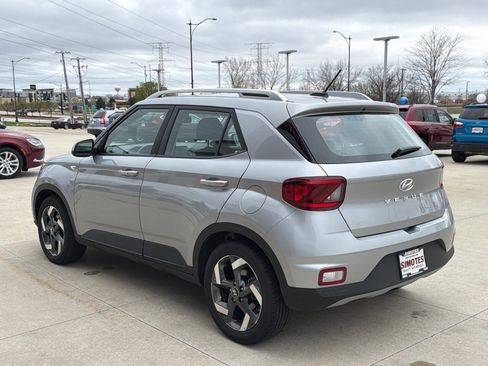 Used 2025 Hyundai Venue SEL image 6