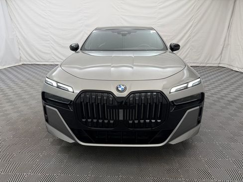 Used 2024 BMW 740i xDrive image 3