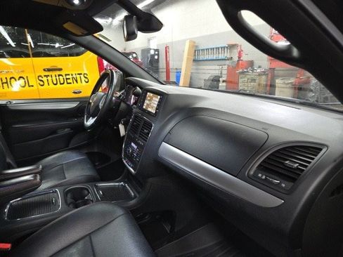 Used 2019 Dodge Grand Caravan GT image 32