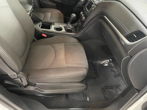 Used 2017 Chevrolet Traverse LT image 33