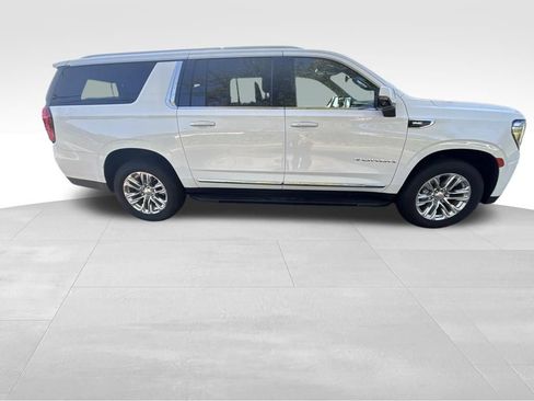 Used 2021 GMC Yukon XL SLT w/ Rear Media and Nav Package AWD/4WD image 8