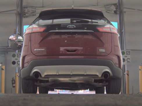 Used 2019 Ford Edge SEL w/ Equipment Group 201A image 4