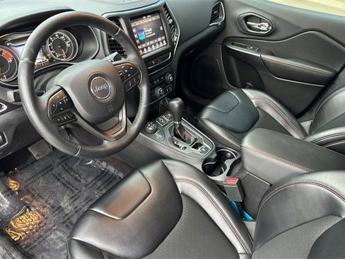 Used 2019 Jeep Cherokee Trailhawk image 13