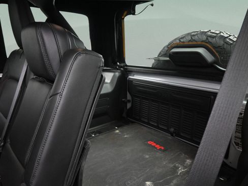 Used 2023 Jeep Wrangler Unlimited Rubicon w/ Steel Bumper Group AWD/4WD image 34