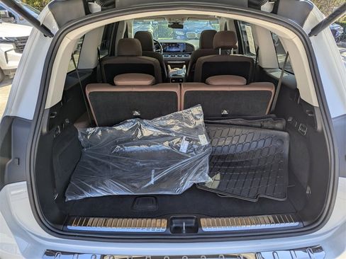 Used 2024 Mercedes-Benz GLS 450 4MATIC image 18