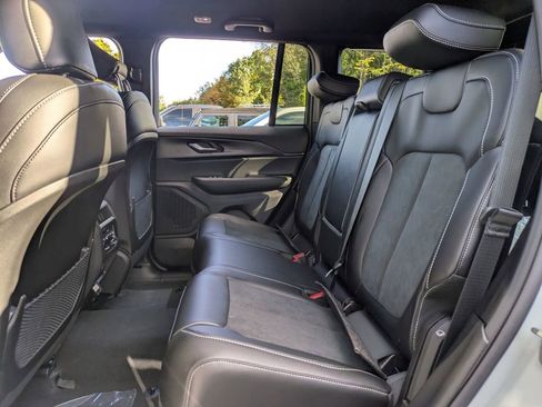 New 2025 Jeep Grand Cherokee Altitude image 24