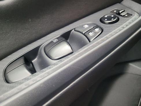 Used 2025 Nissan Sentra SV FWD image 27