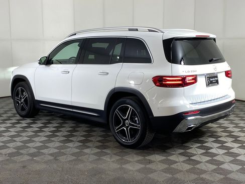 Used 2026 Mercedes-Benz GLB 250 4MATIC image 3