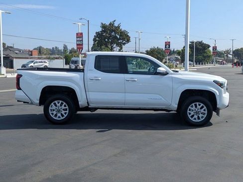 Used 2024 Toyota Tacoma SR5 image 4