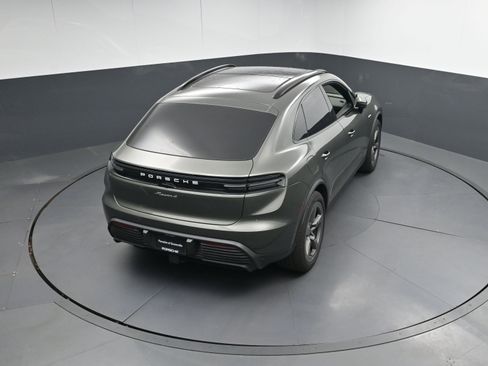 Certified 2025 Porsche Macan 4 Electric image 39