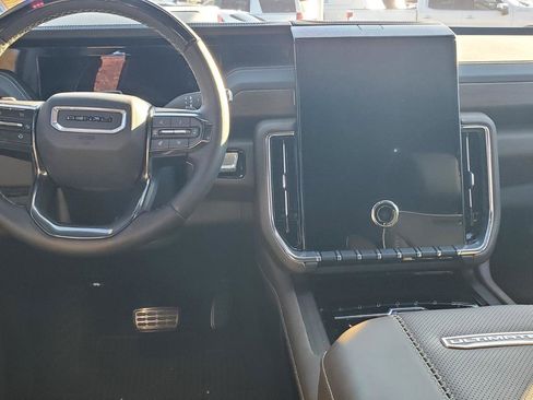 Used 2025 GMC Yukon Denali Ultimate image 8