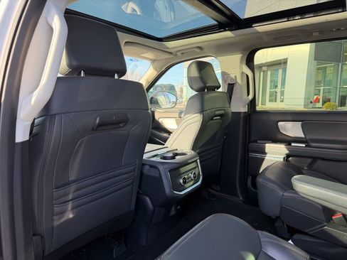 Used 2025 Ford Expedition Active image 14