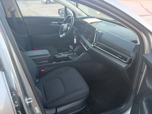 Used 2024 Kia Sportage LX image 8