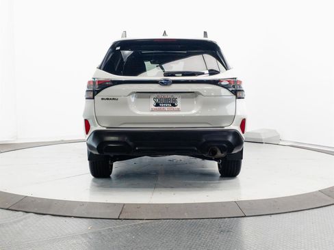 Used 2025 Subaru Forester Premium AWD/4WD image 9
