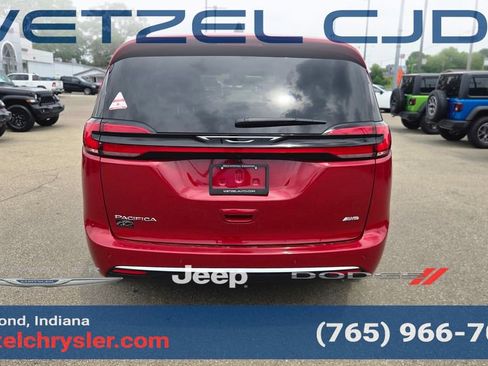 New 2027 Chrysler Pacifica Select AWD/4WD image 6