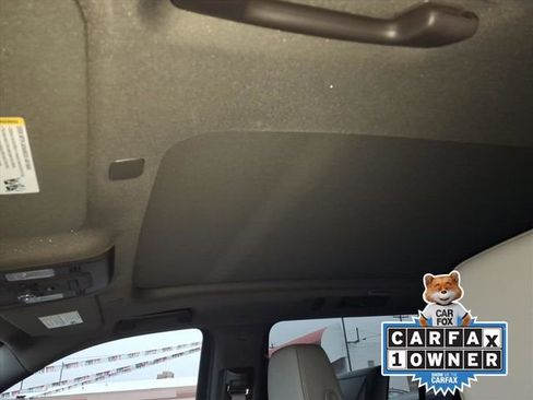 Used 2021 GMC Yukon XL SLT w/ SLT Premium Package image 10