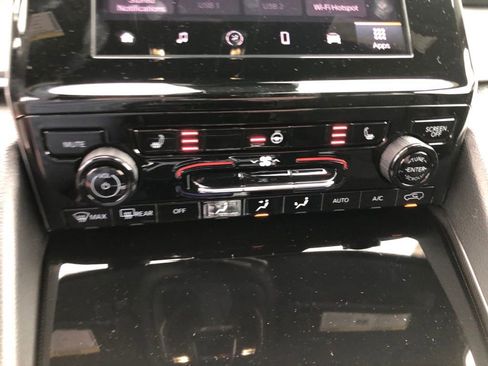 New 2025 Jeep Grand Cherokee Altitude image 29