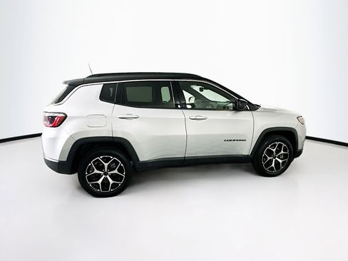 Used 2025 Jeep Compass Limited image 10