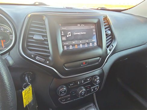 Used 2019 Jeep Cherokee Latitude w/ Popular Appearance Group image 21