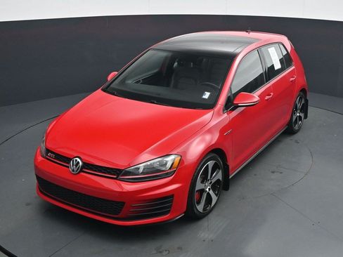 Used 2017 Volkswagen GTI SE FWD image 16