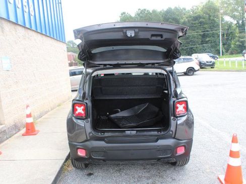 Used 2018 Jeep Renegade Altitude w/ UConnect 8.4 Nav Group image 17