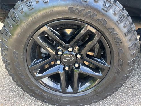 Used 2023 Chevrolet Silverado 1500 LT Trail Boss w/ Protection Package AWD/4WD image 11