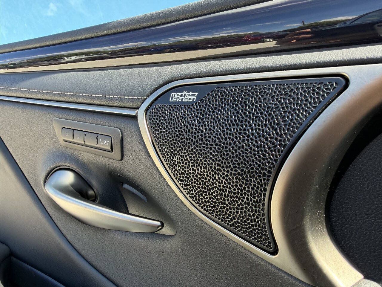 Used 2019 Lexus ES 300h w/ Accessory Package 2 FWD image 21