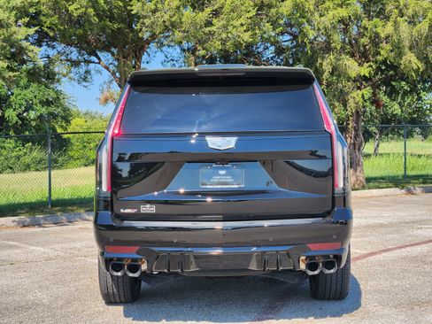 Certified 2024 Cadillac Escalade V w/ LPO, ONYX Package AWD/4WD image 34