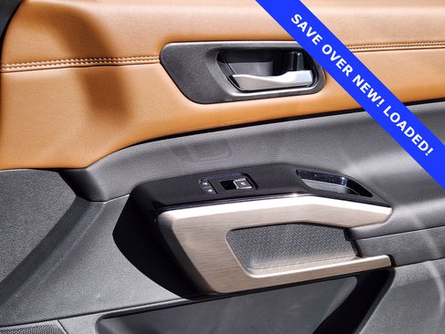 Used 2025 Nissan Pathfinder Platinum image 15