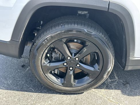 Used 2024 Jeep Grand Cherokee L Limited w/ Luxury Tech Group II image 21