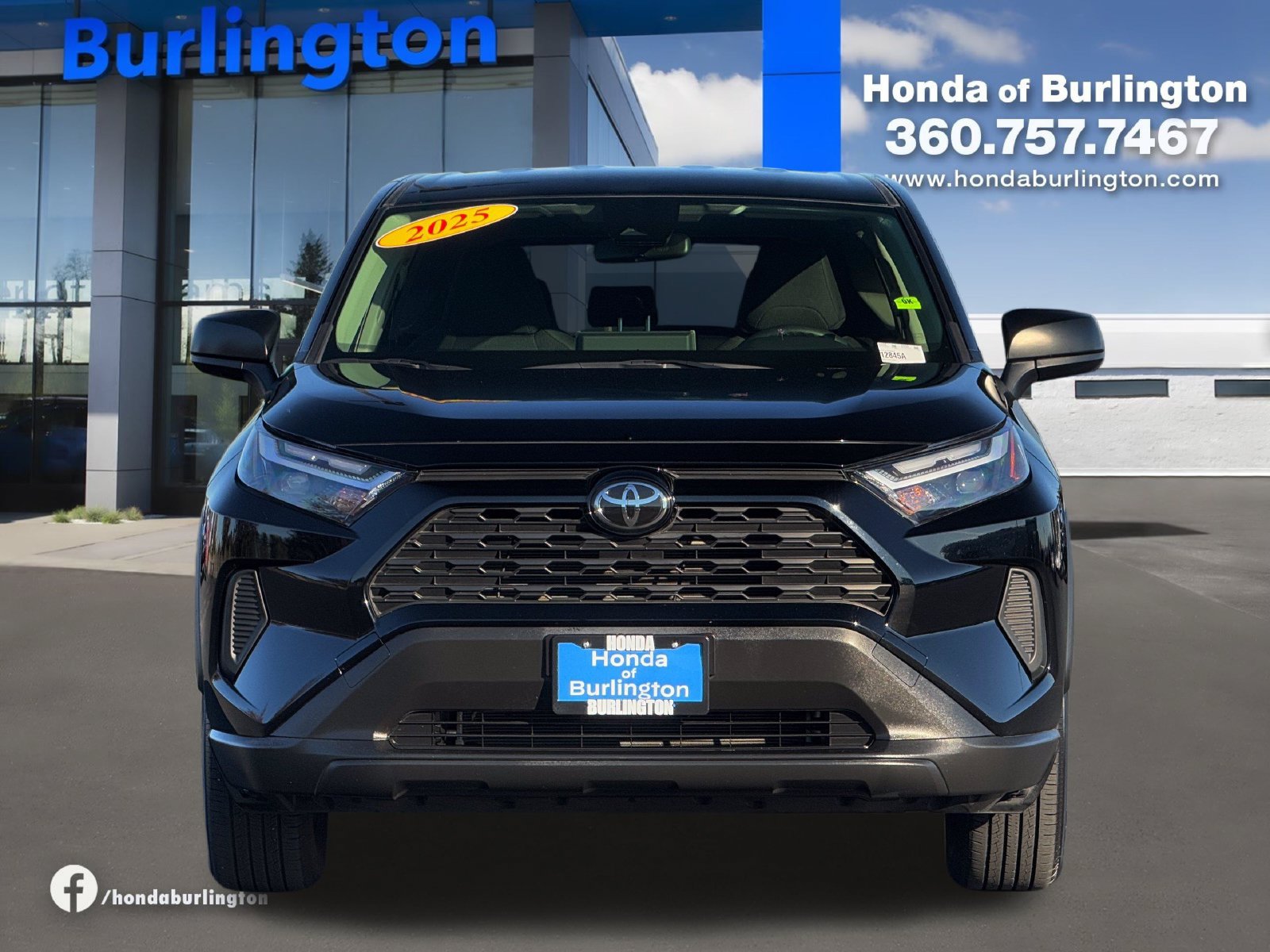 Used 2025 Toyota RAV4 LE AWD/4WD image 5