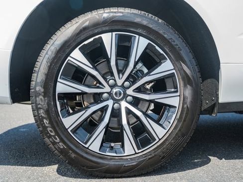 Certified 2024 Volvo XC60 B5 Plus w/ Climate Package AWD/4WD image 21
