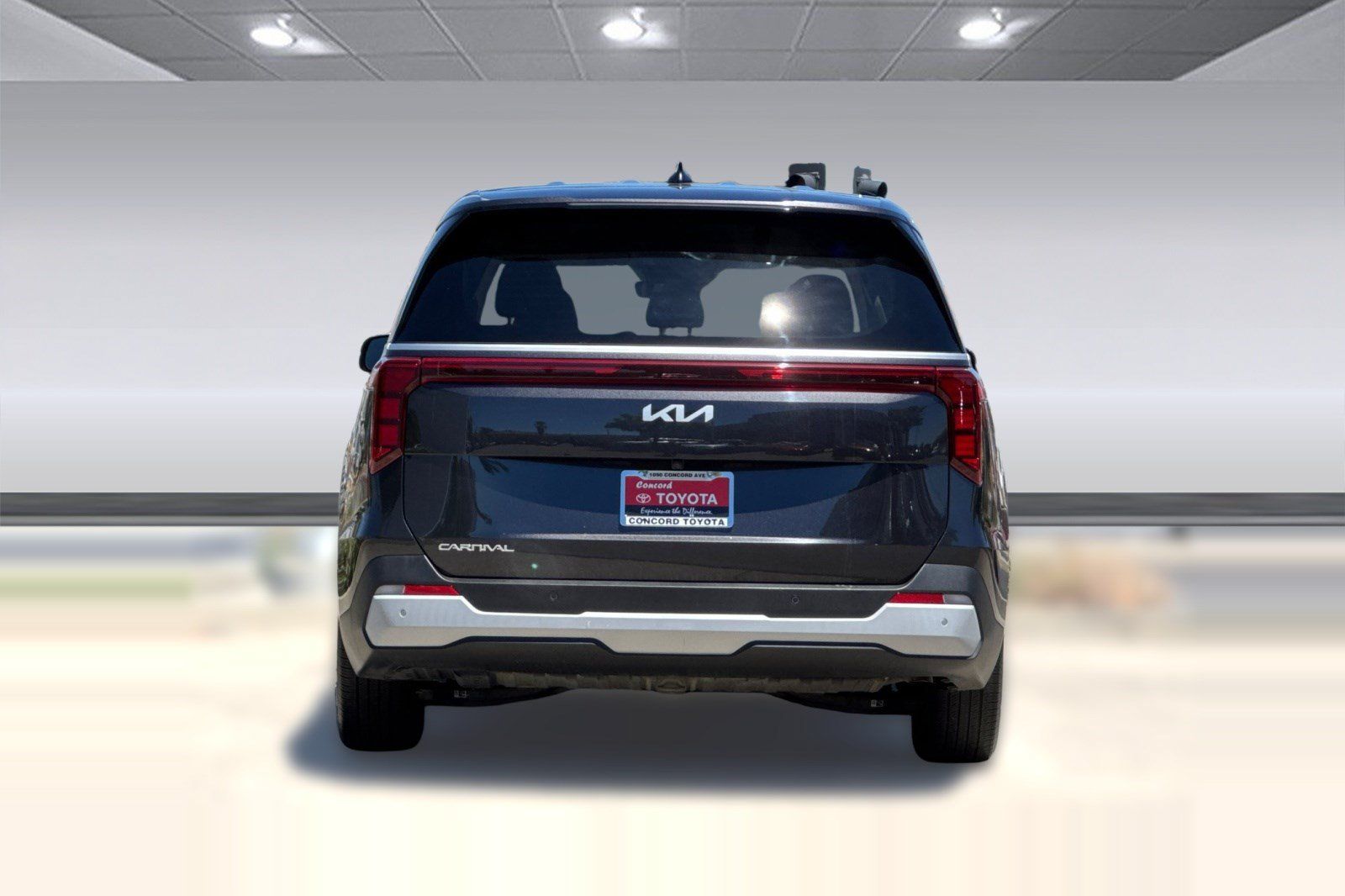 Used 2026 Kia Carnival FWD image 10