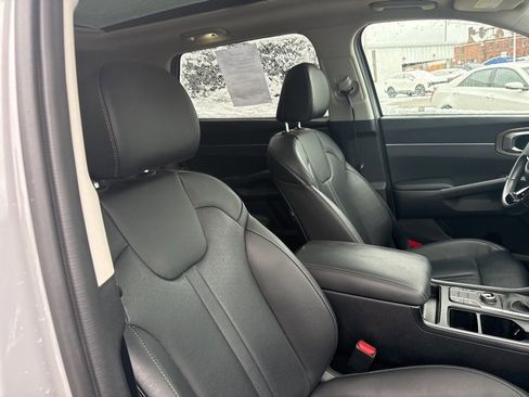Used 2023 Kia Sorento S w/ Panoramic Sunroof Package image 10