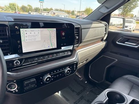 Used 2025 GMC Sierra 1500 SLT image 13