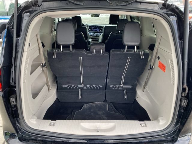 Used 2024 Chrysler Pacifica Touring-L FWD image 26