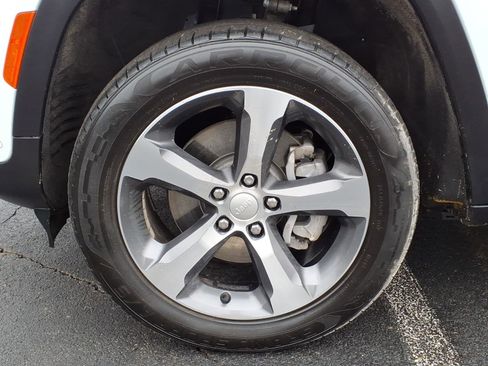 Certified 2023 Jeep Grand Cherokee 4WD 4xe w/ Luxury Tech Group II image 6