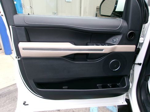 Used 2022 Ford Expedition XLT AWD/4WD image 19
