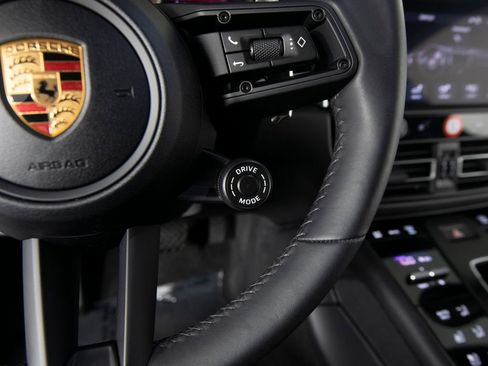 Certified 2026 Porsche Macan AWD/4WD image 24