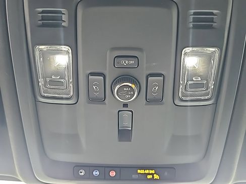 Used 2025 GMC Yukon XL Denali image 28