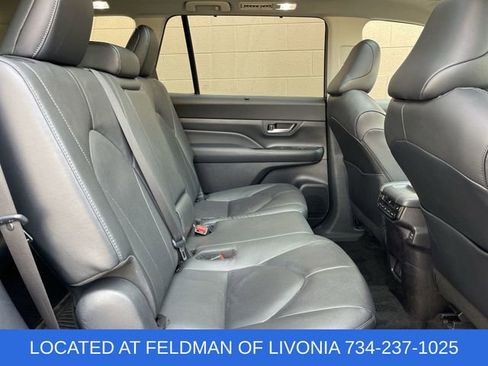 Used 2025 Toyota Grand Highlander AWD image 27