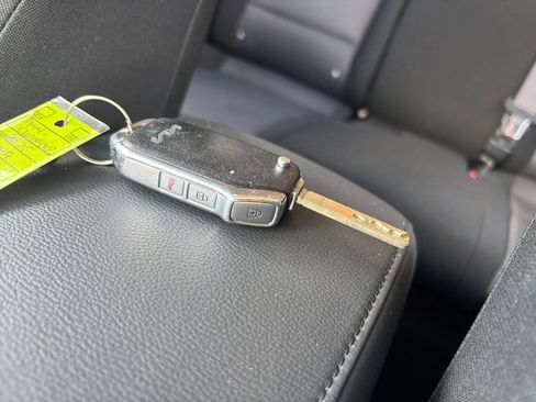 Used 2025 Kia Soul LX w/ LX Technology Package FWD image 21